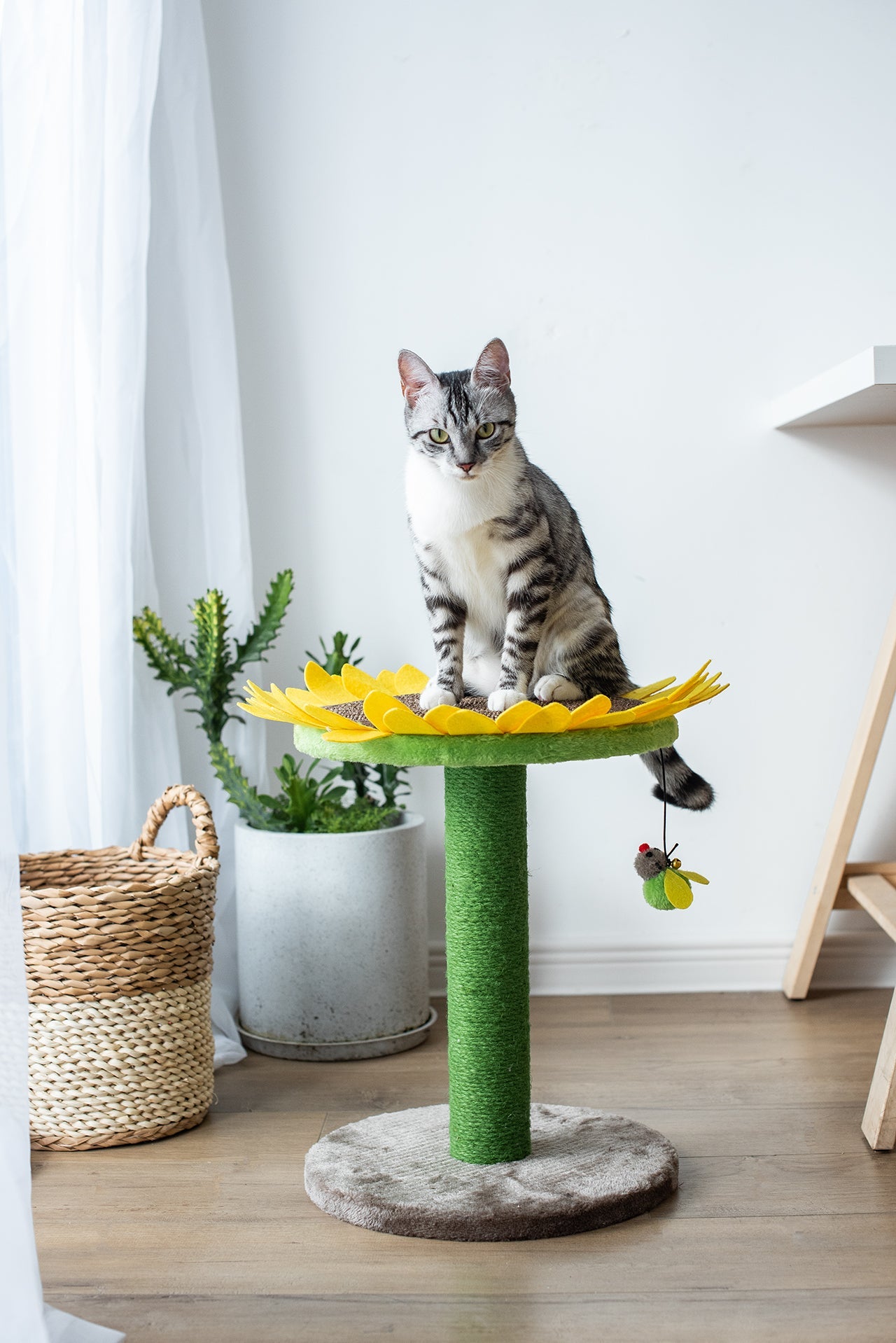 Catry Sunflower Cat Scratcher
