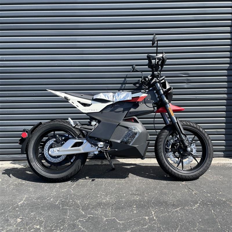 2025 Ryvid Outset | Standard | 00028