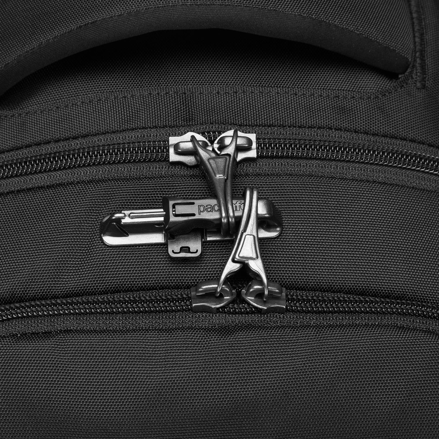 Pacsafe® X 25L 防盜背囊