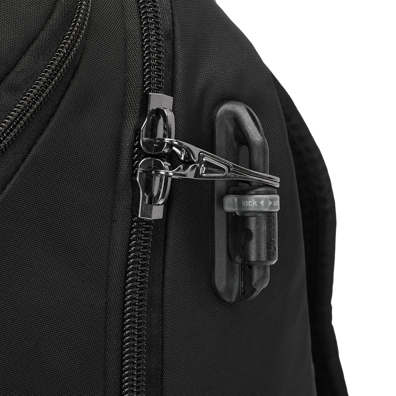 Pacsafe® EXP 28L 防盜背囊