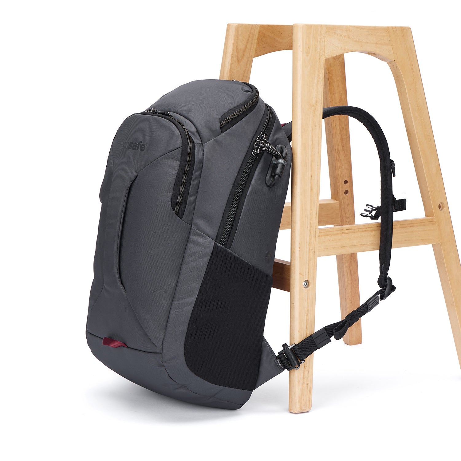 Pacsafe® EXP 28L 防盜背囊