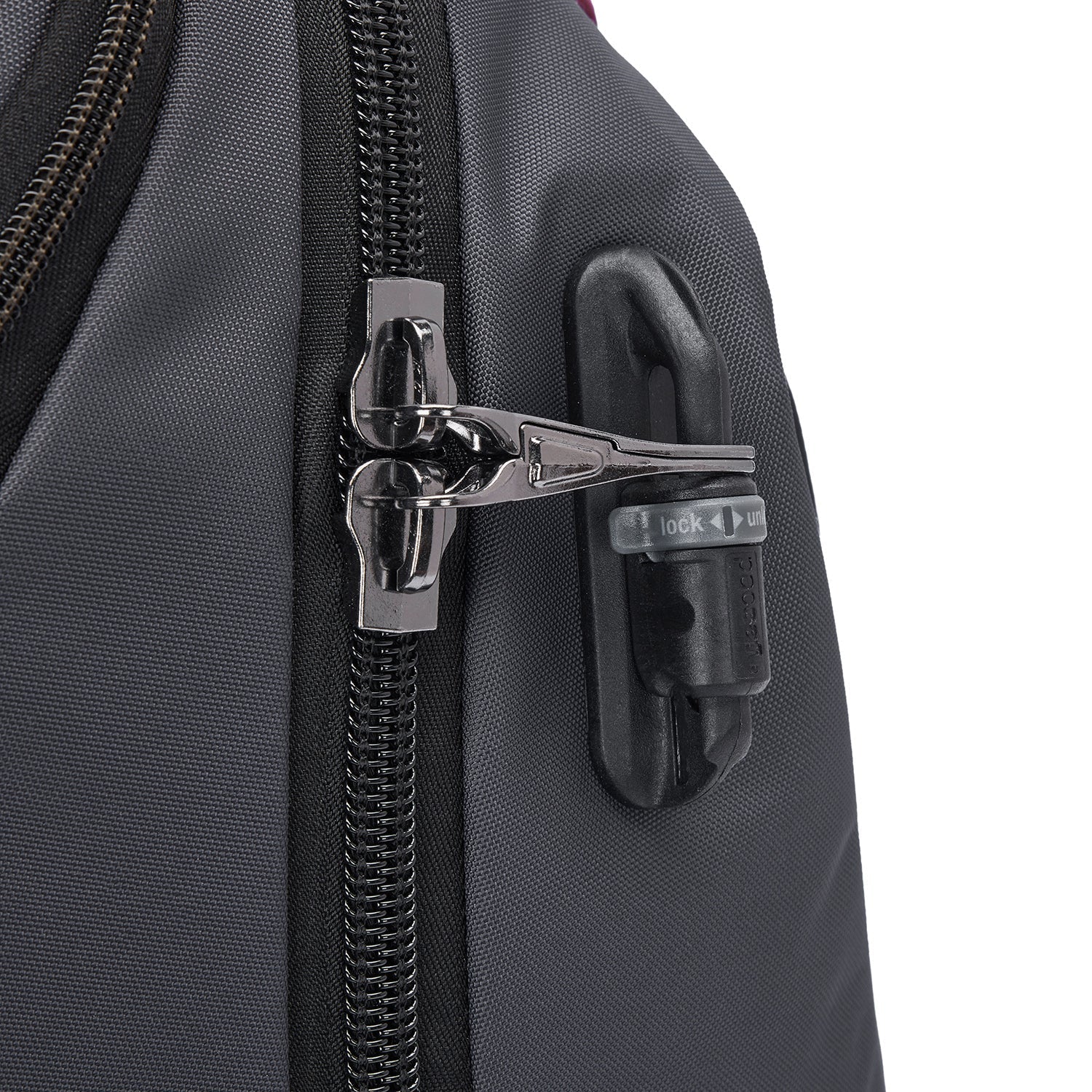 Pacsafe® EXP 28L 防盜背囊