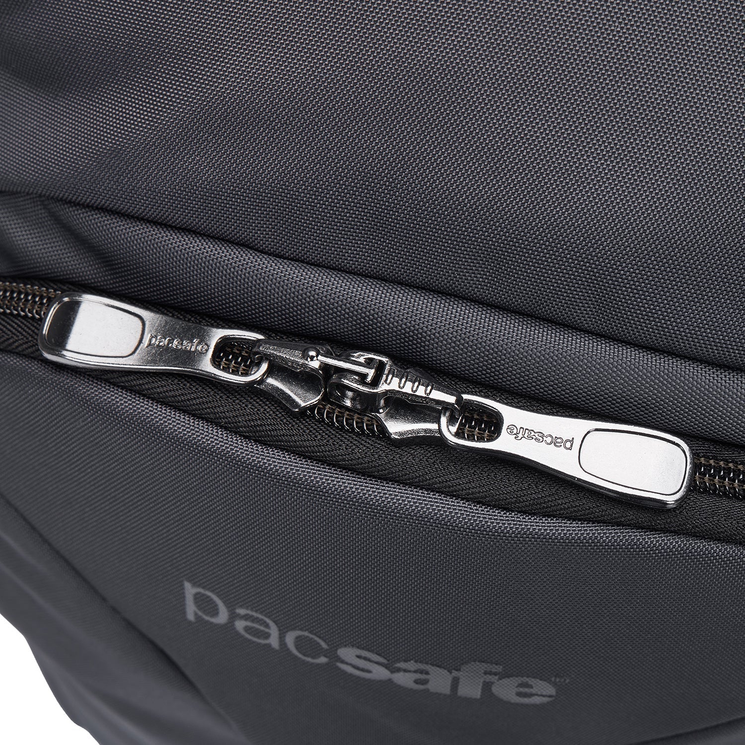 Pacsafe® EXP 28L 防盜背囊