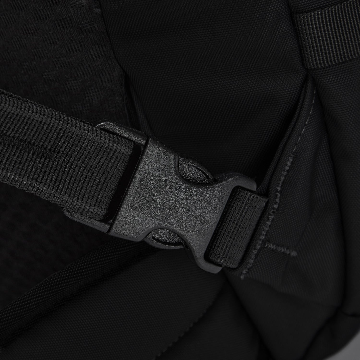 Pacsafe® EXP45 可登機防盜旅行背囊