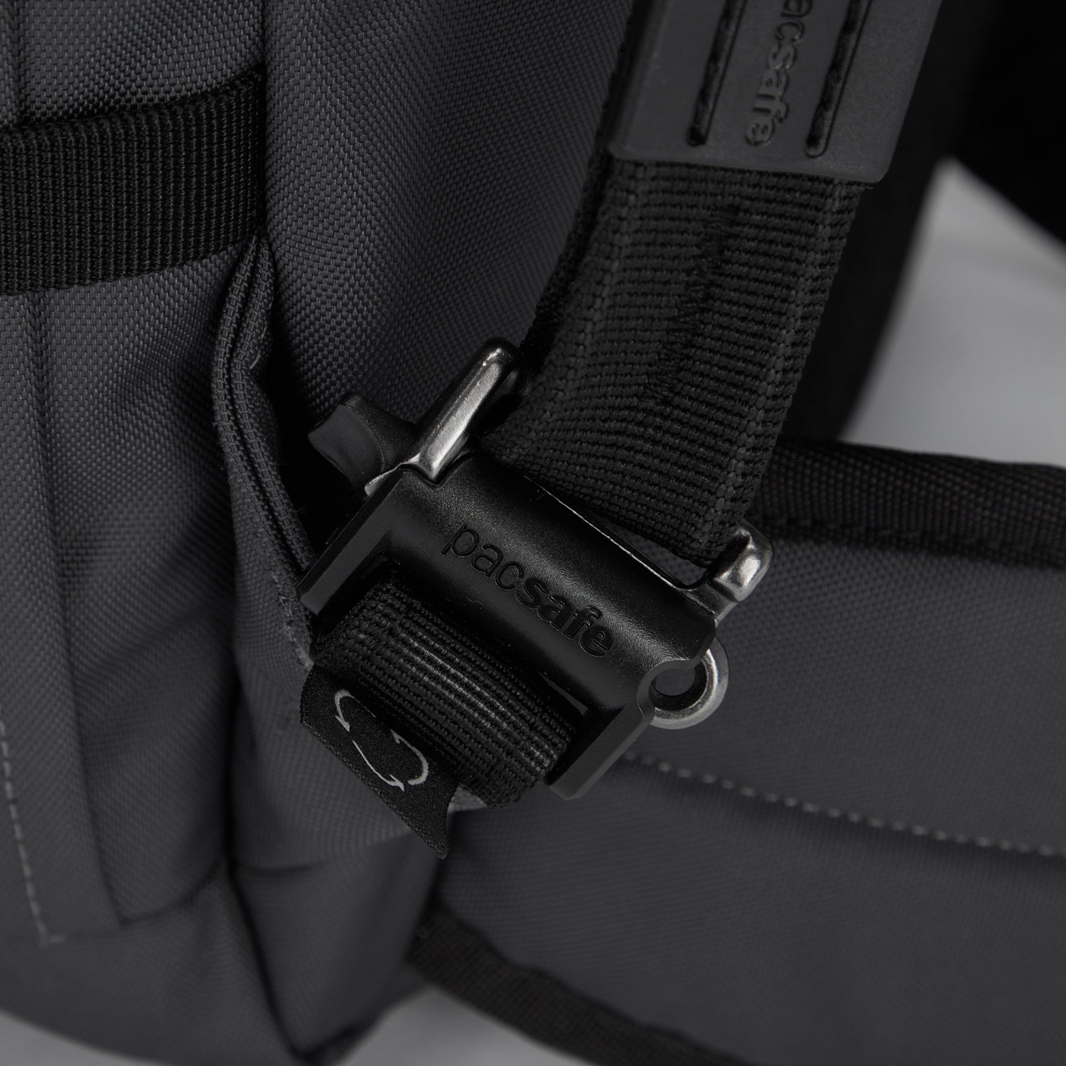 Pacsafe® EXP45 可登機防盜旅行背囊