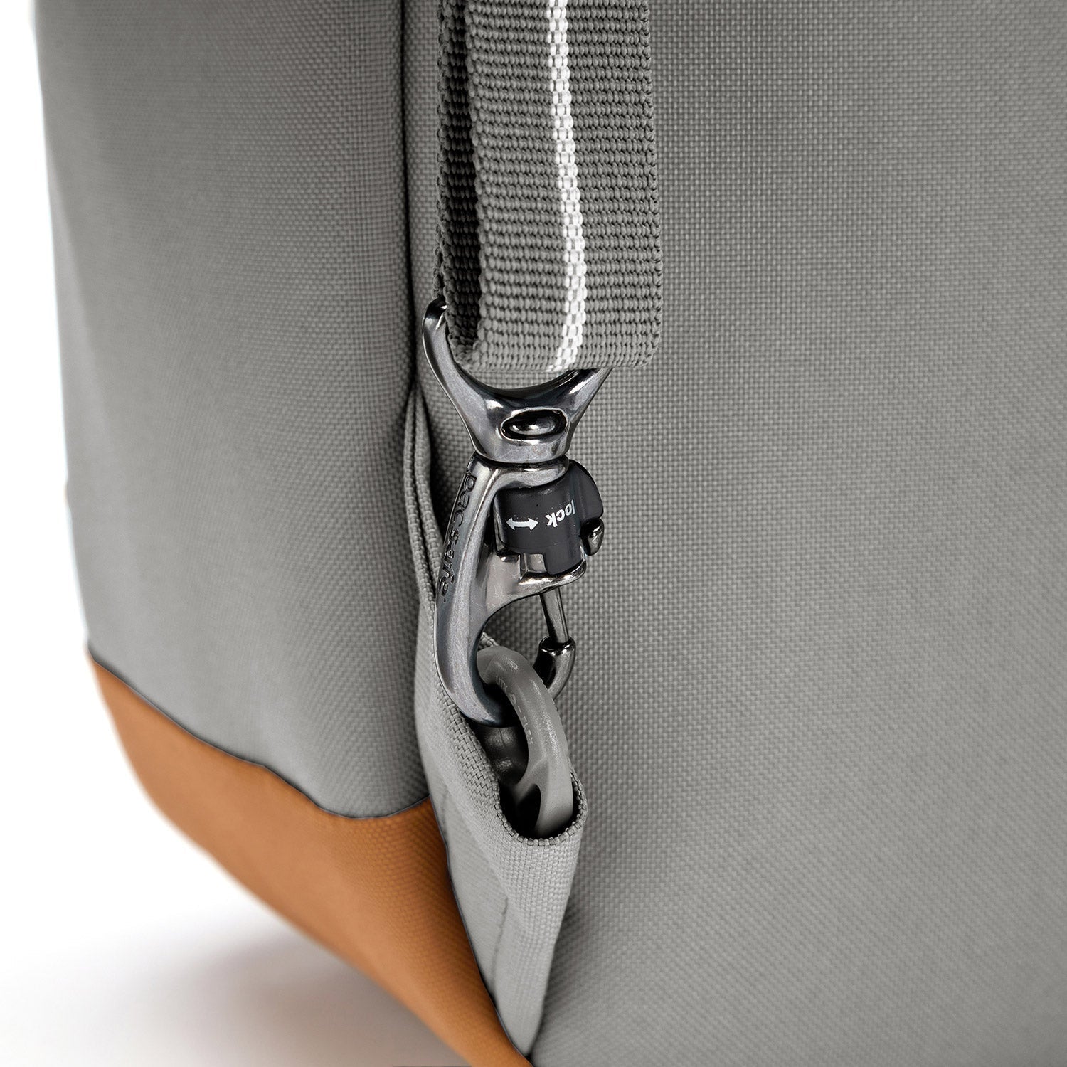Pacsafe® GO 15L 防盜背囊