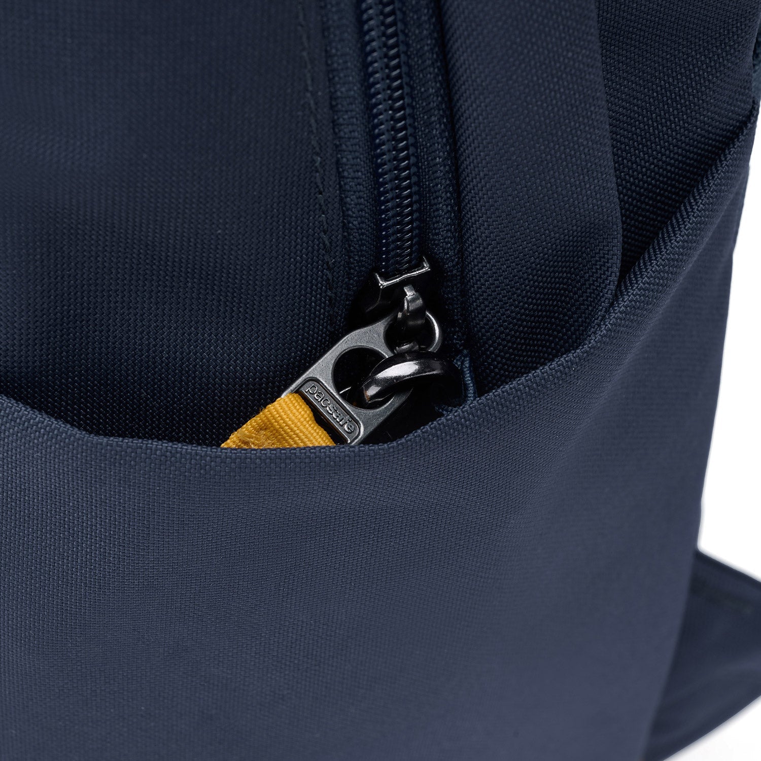 Pacsafe® GO 15L 防盜背囊