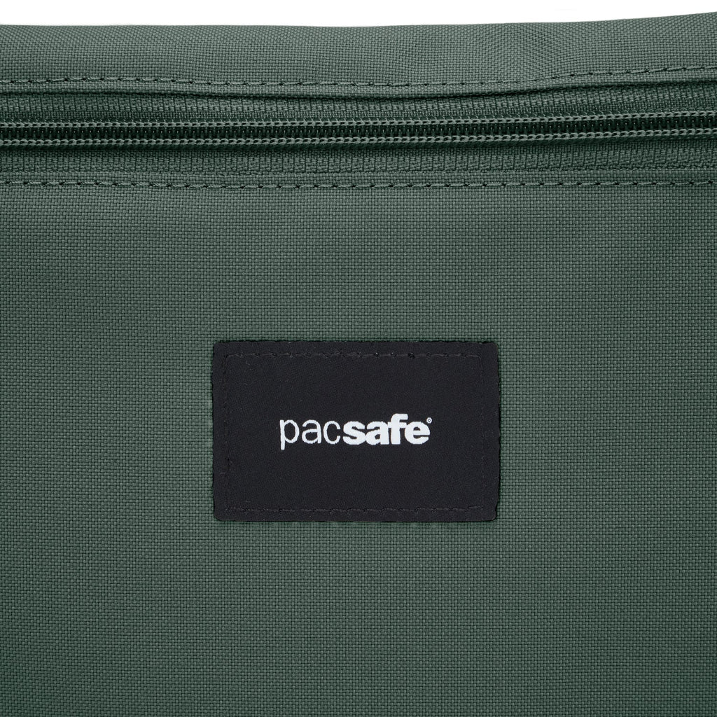 Pacsafe® GO 防盜斜孭小袋