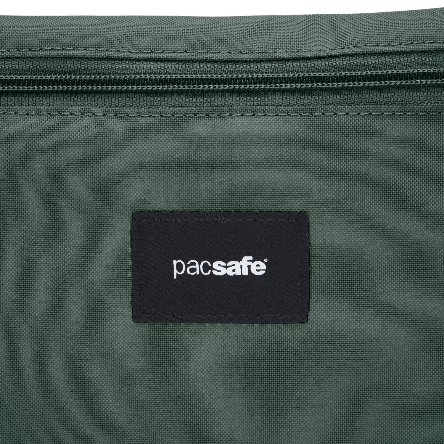 Pacsafe® GO 防盜斜孭小袋