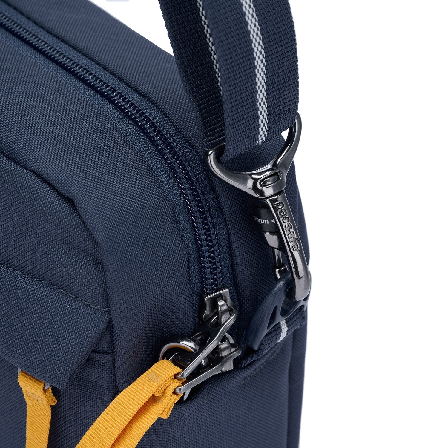 Pacsafe® GO 防盜斜孭袋