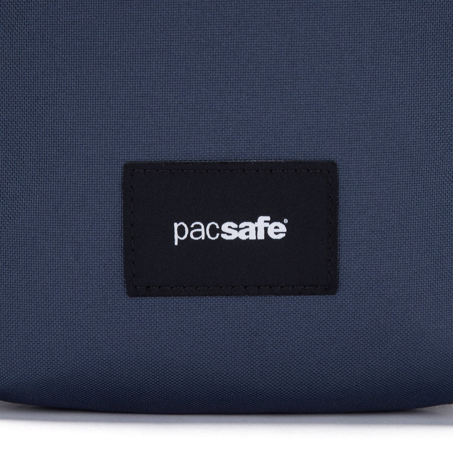 Pacsafe® GO 遊樂防盜斜孭袋