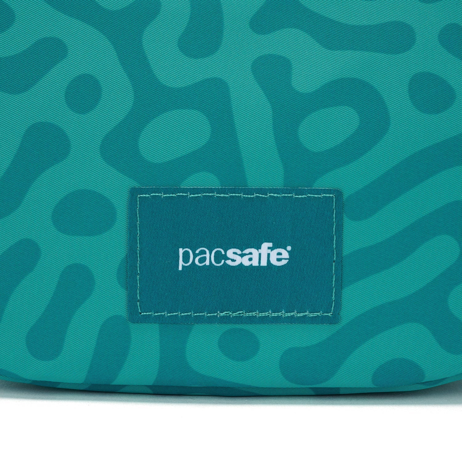 Pacsafe® GO 月亮形防盜斜孭袋