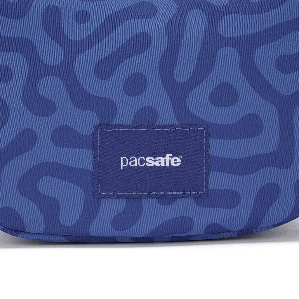 Pacsafe® GO 月亮形防盜斜孭袋