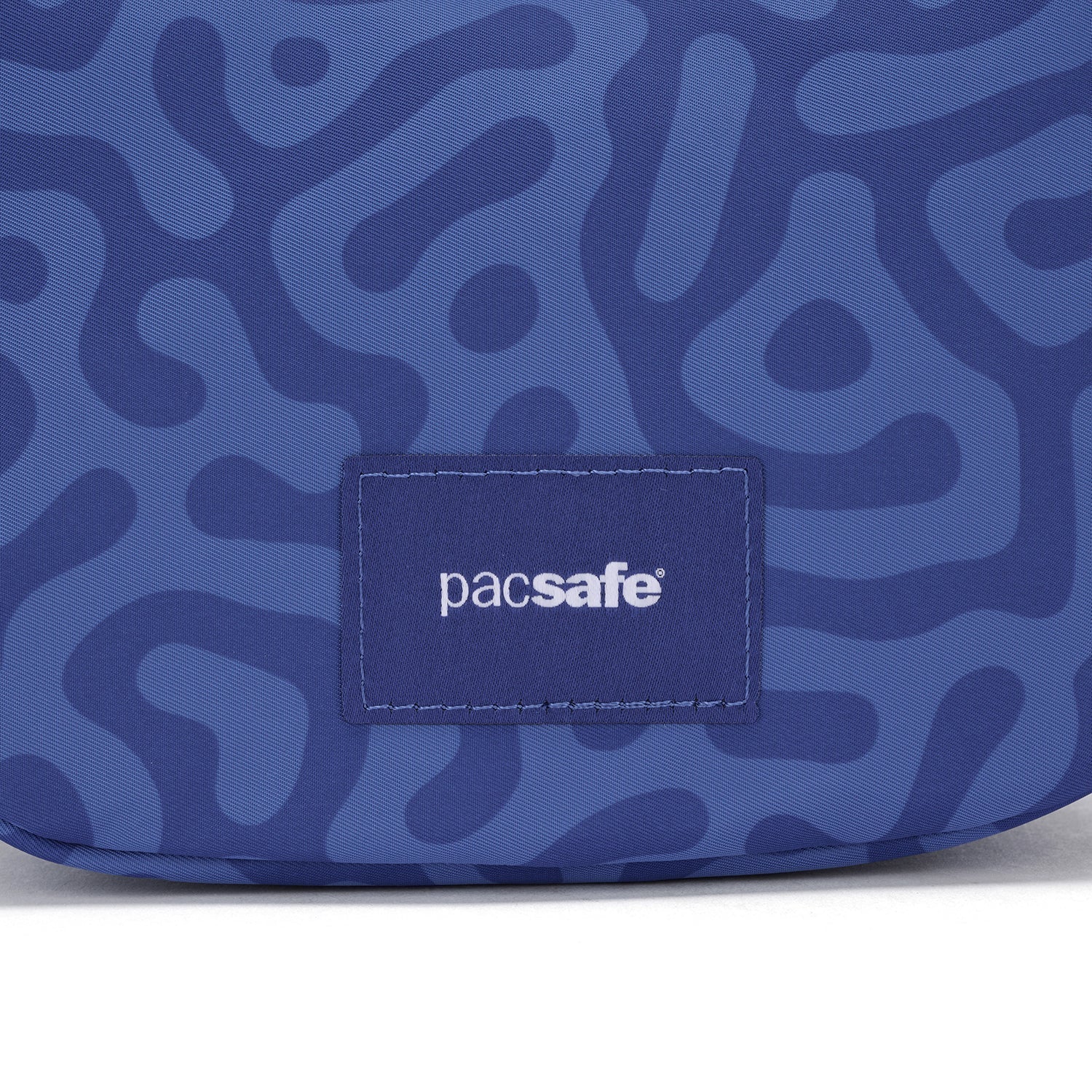 Pacsafe® GO 月亮形防盜斜孭袋