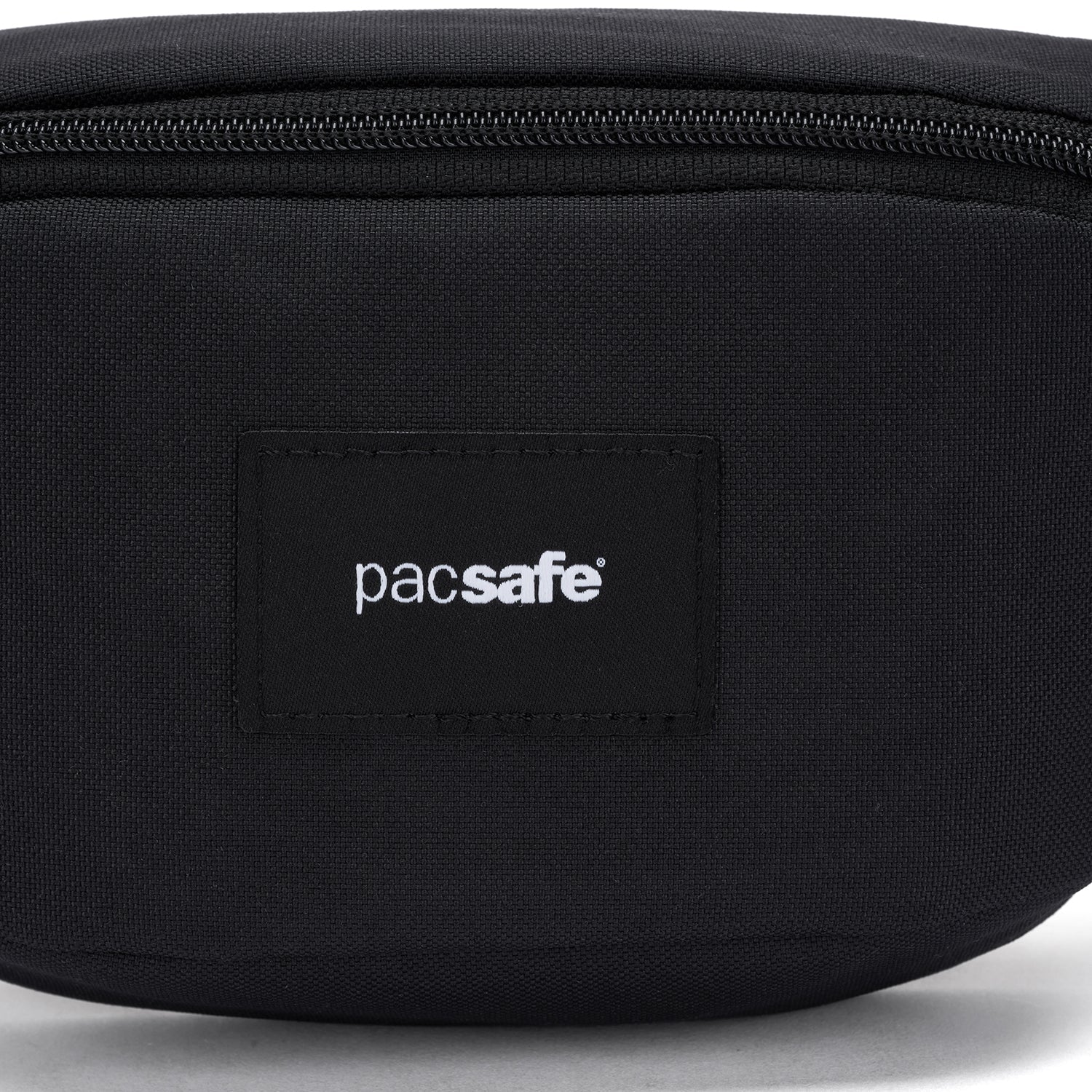 Pacsafe® GO 迷你防盜斜孭胸袋