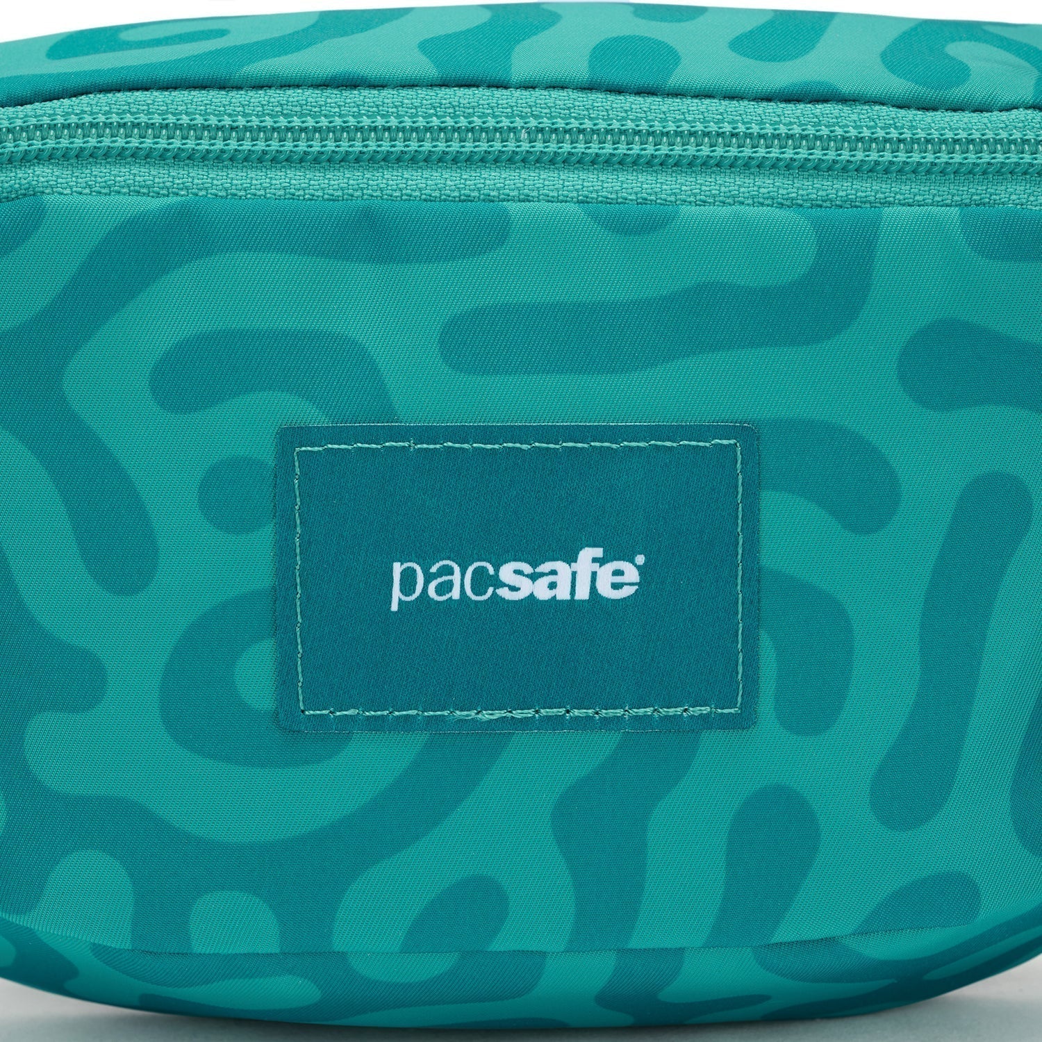 Pacsafe® GO 迷你防盜斜孭胸袋