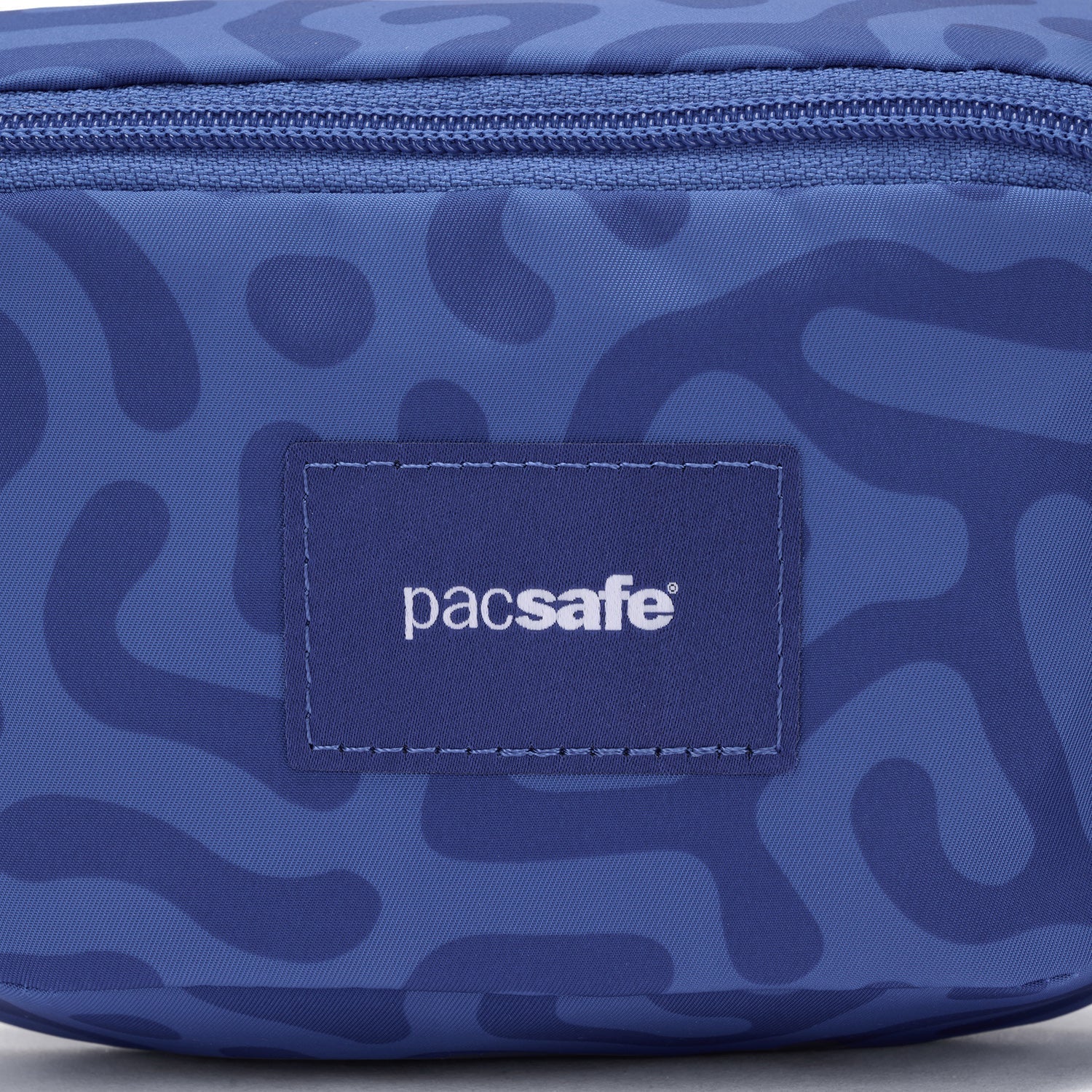 Pacsafe® GO 迷你防盜斜孭胸袋