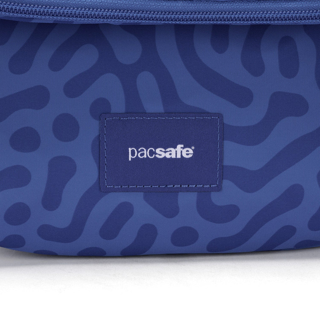Pacsafe® GO 馬鞍形防盜斜孭袋