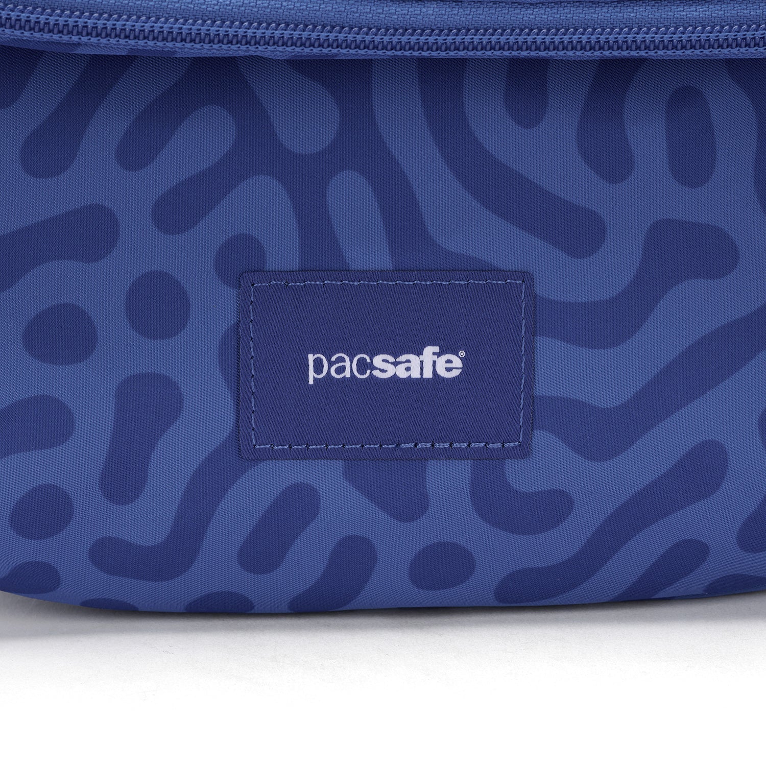 Pacsafe® GO 馬鞍形防盜斜孭袋