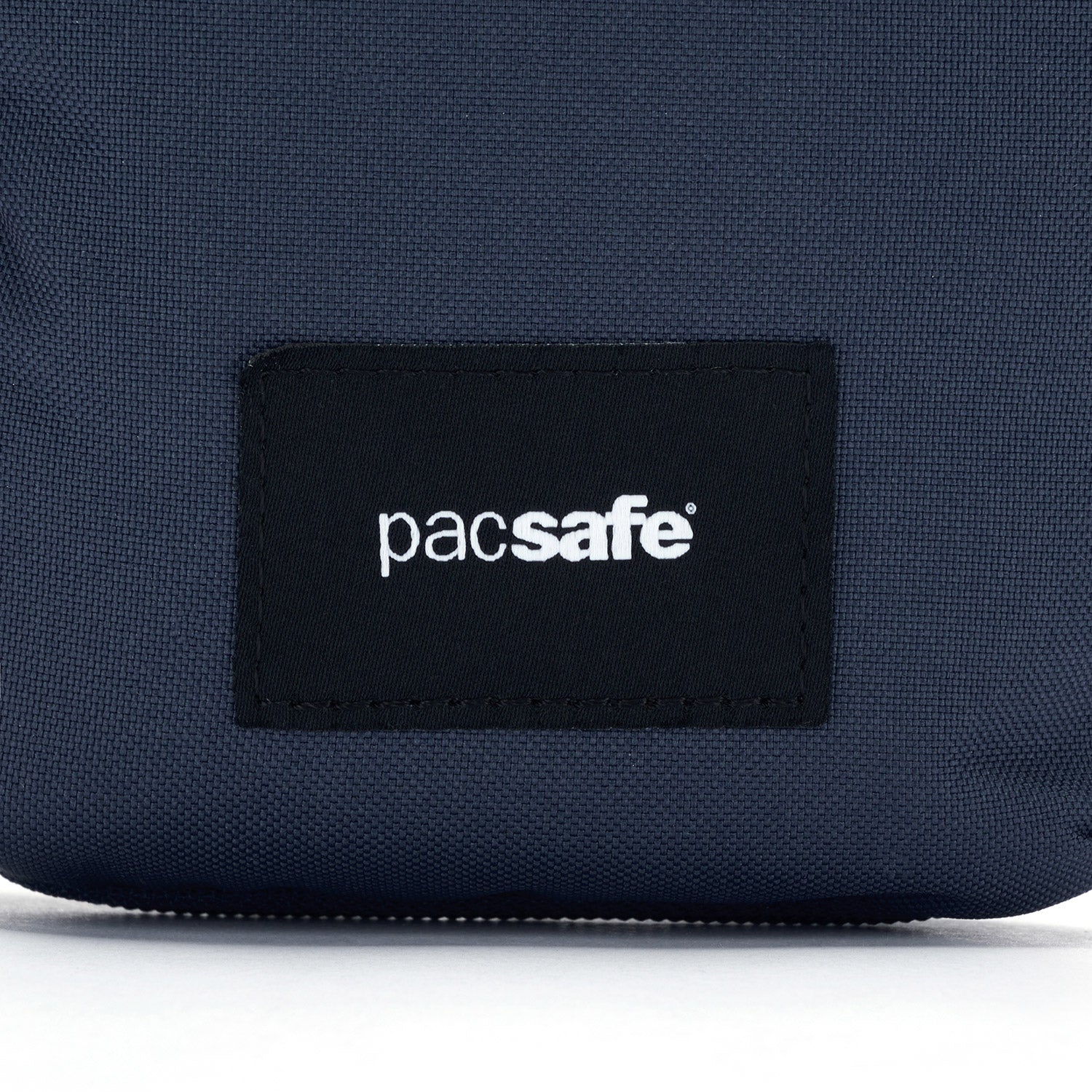 Pacsafe® GO袖珍防盜斜孭袋