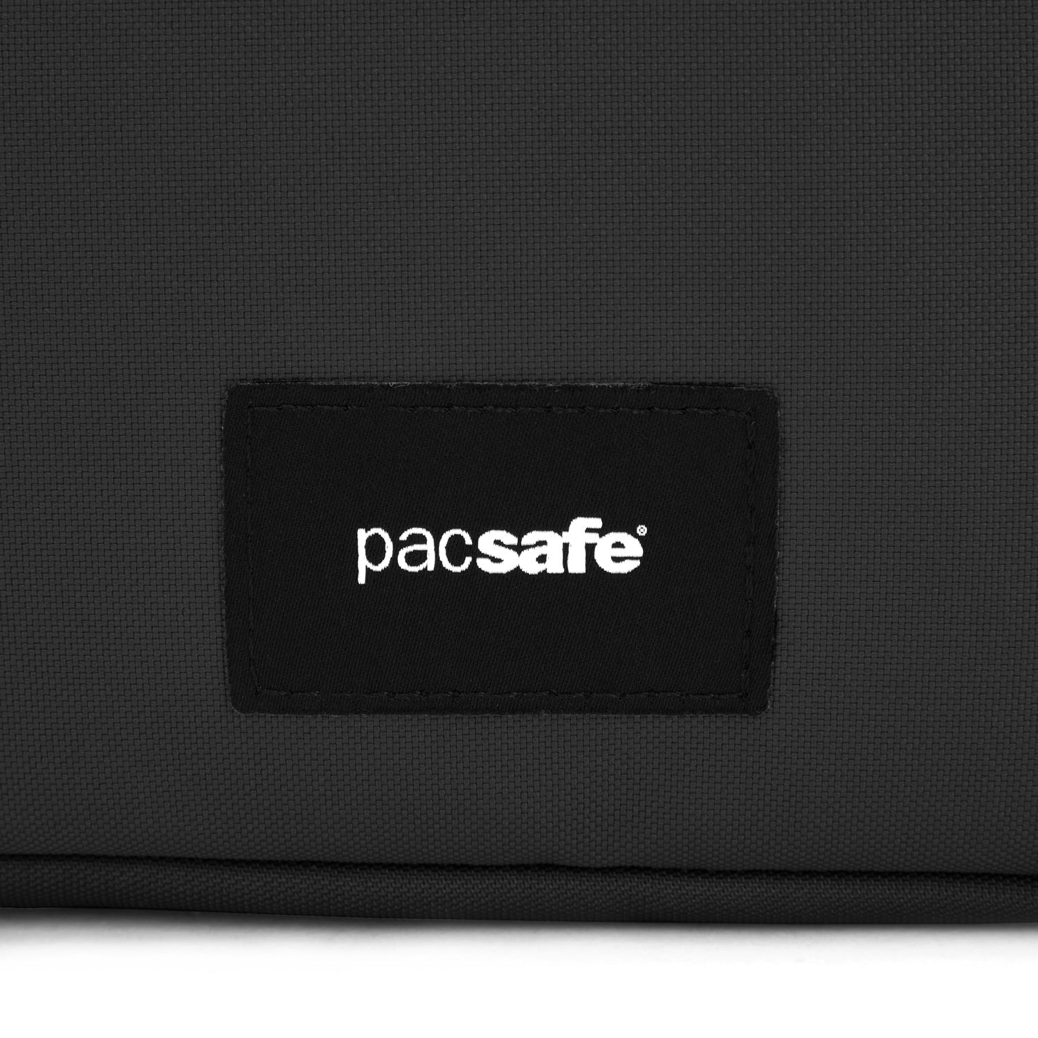Pacsafe® GO 防盜斜孭袋