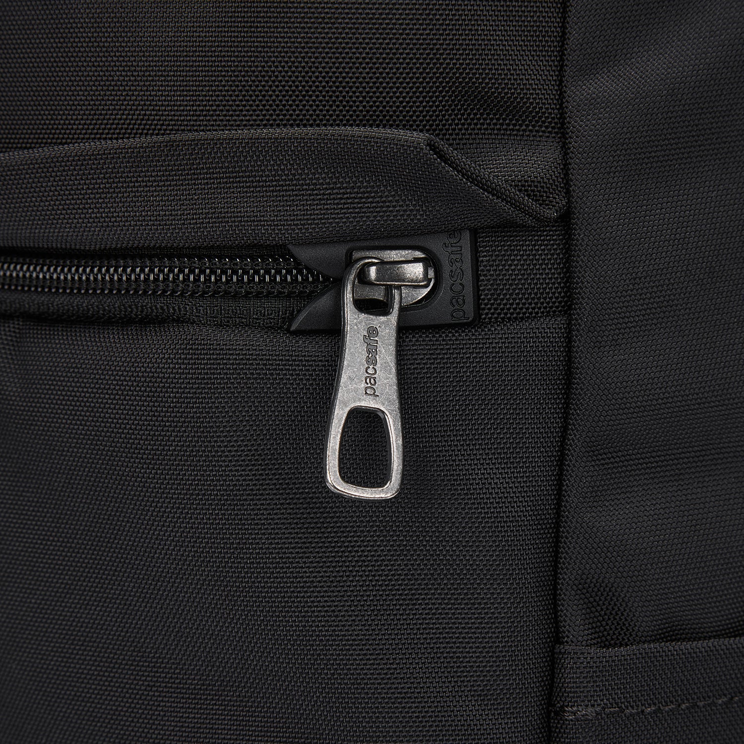 Pacsafe® V 20L 防盜城市背囊