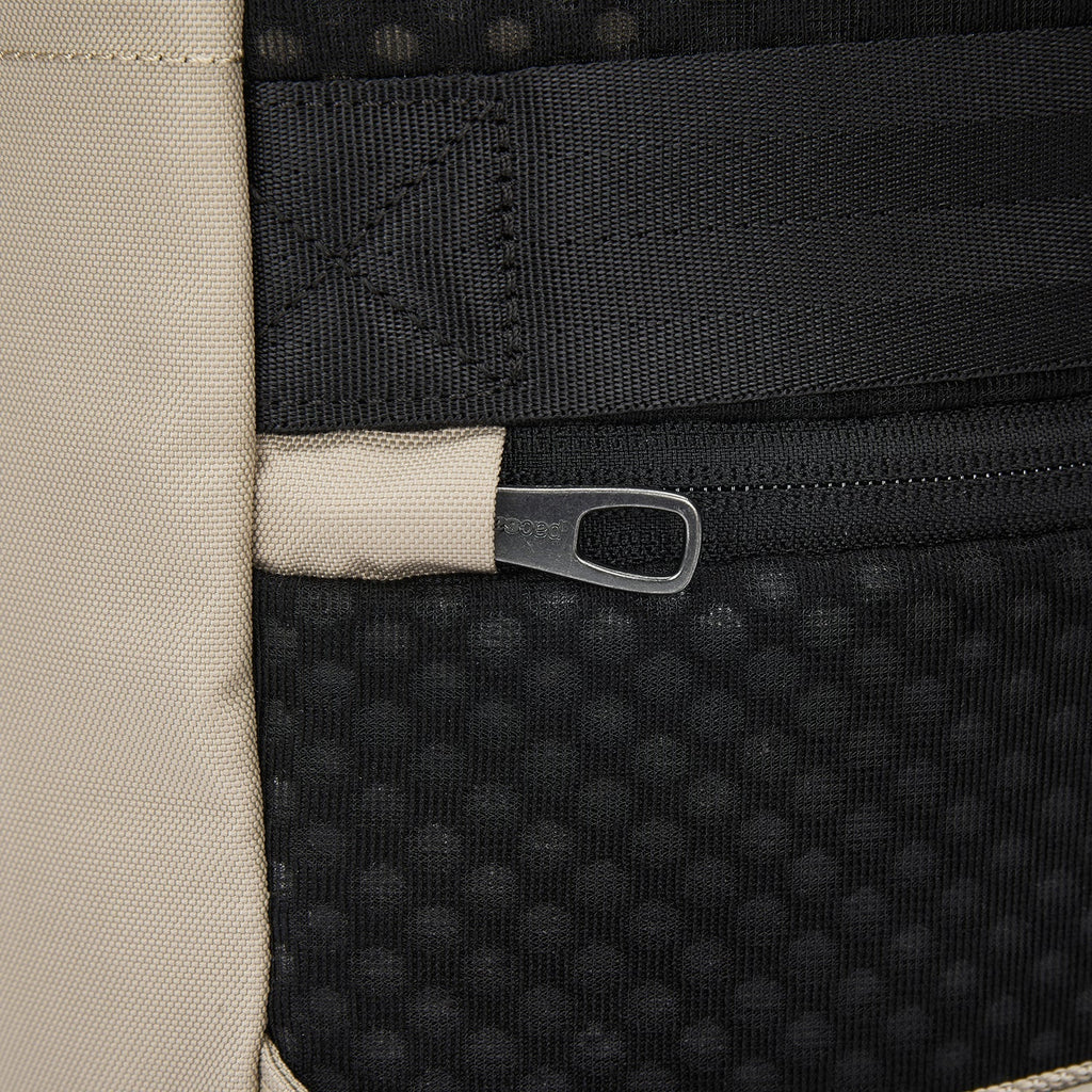 Pacsafe® V 20L 防盜城市背囊