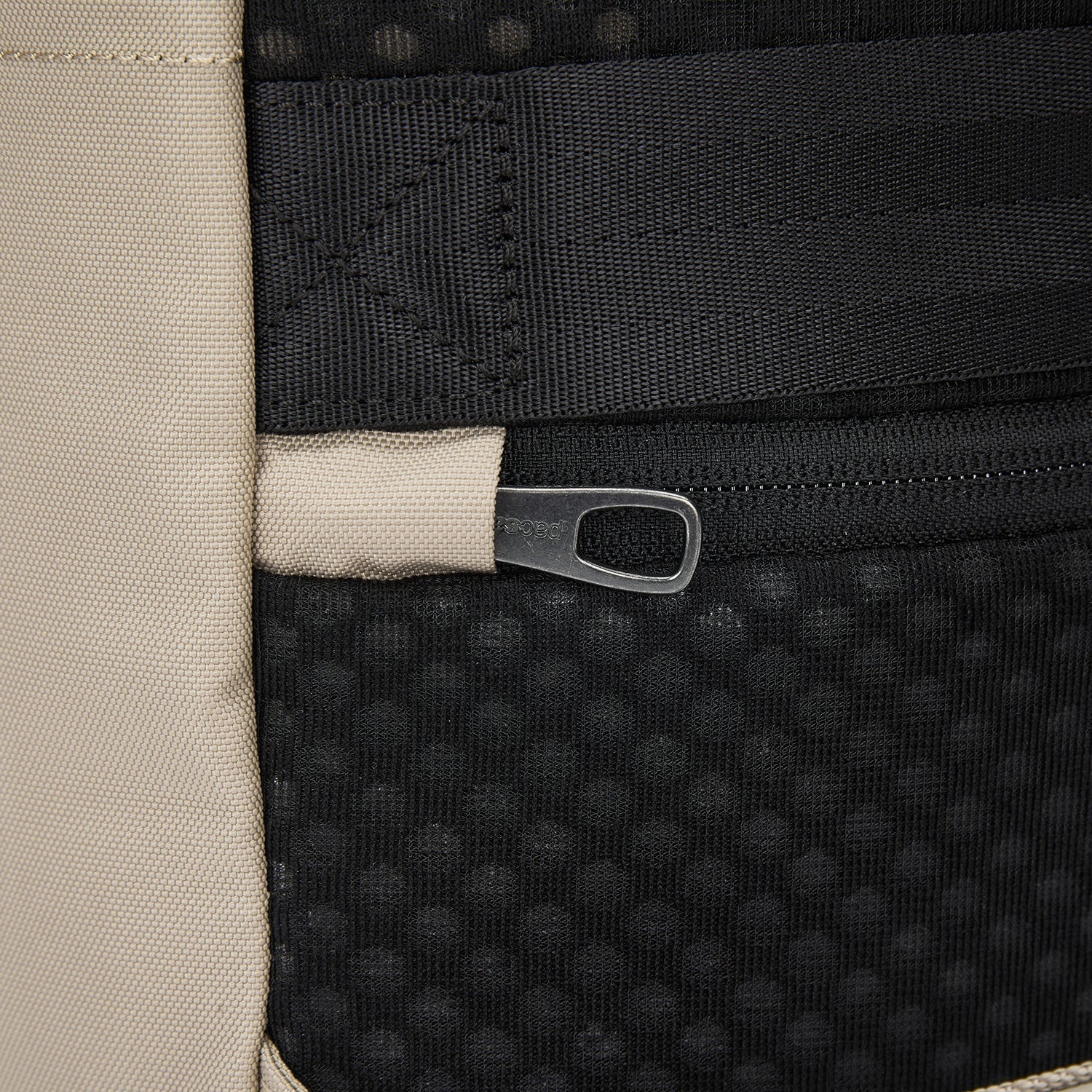 Pacsafe® V 20L 防盜城市背囊