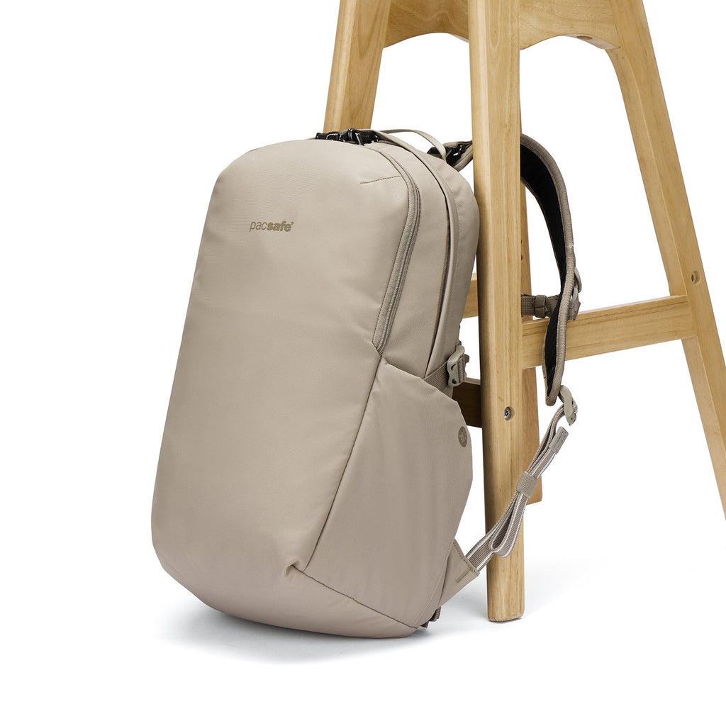 Pacsafe® Vibe 24L 防盜背囊