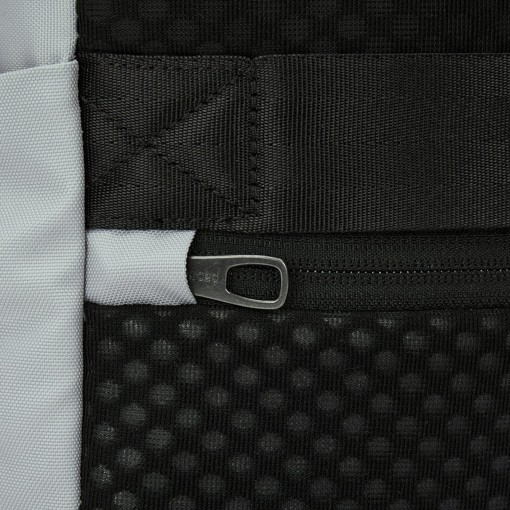 Pacsafe® V 26L 旅行防盜背囊