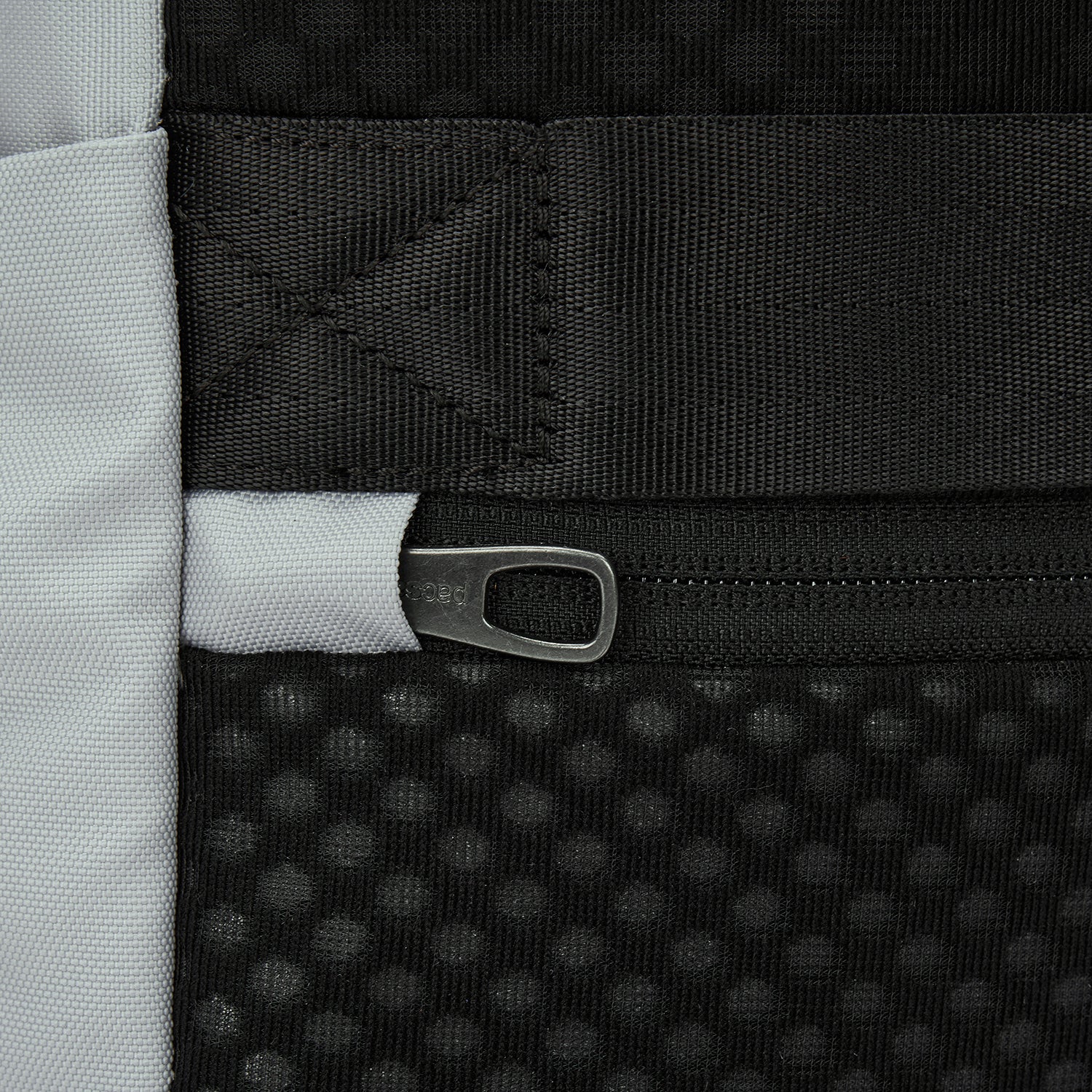 Pacsafe® V 26L 旅行防盜背囊