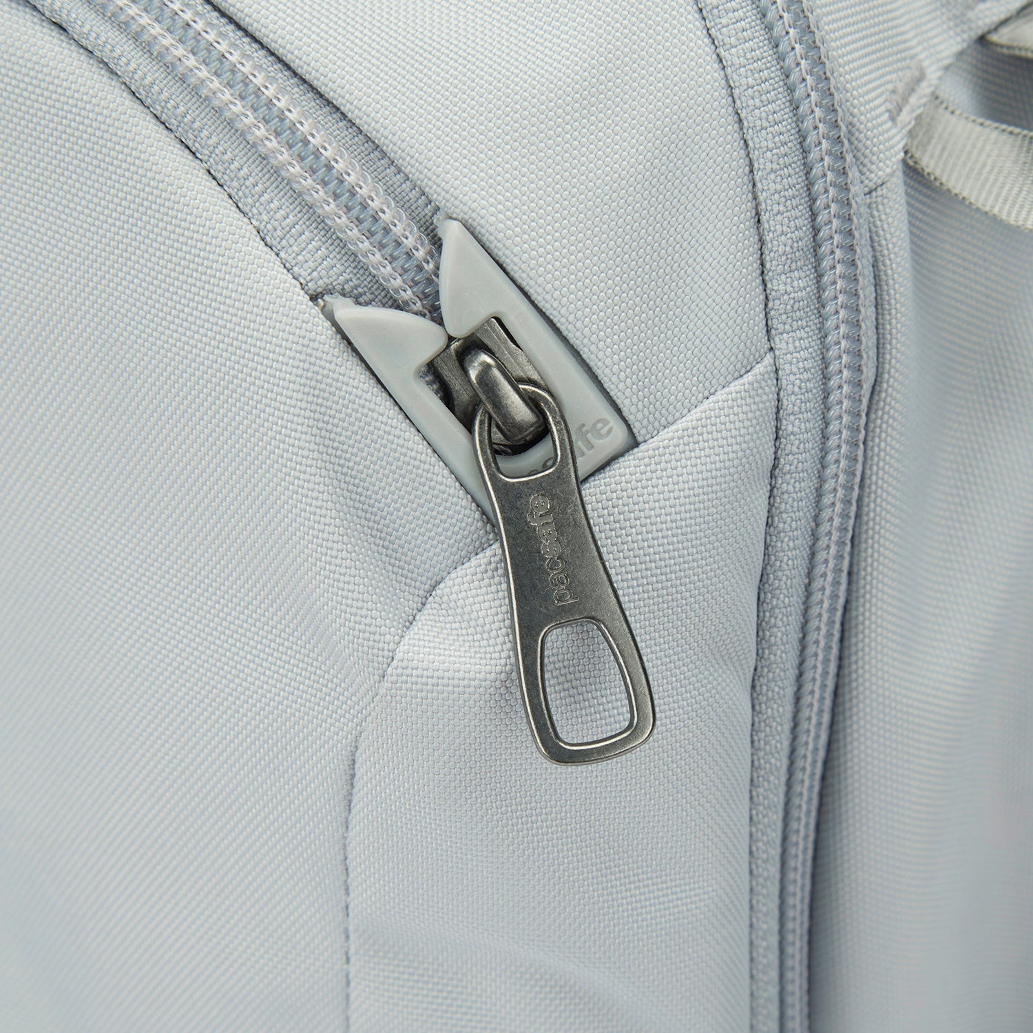 Pacsafe® V 26L 旅行防盜背囊