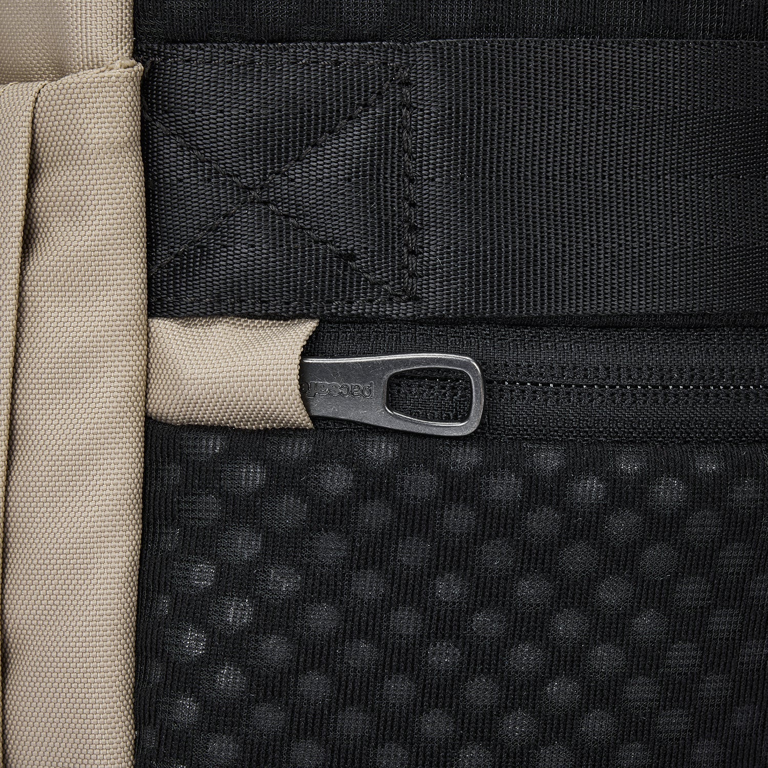 Pacsafe® V 26L 旅行防盜背囊