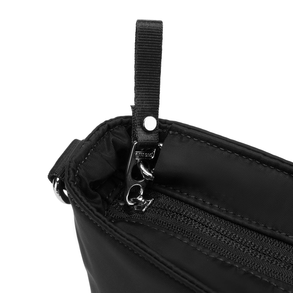 Pacsafe® W 防盜斜孭袋