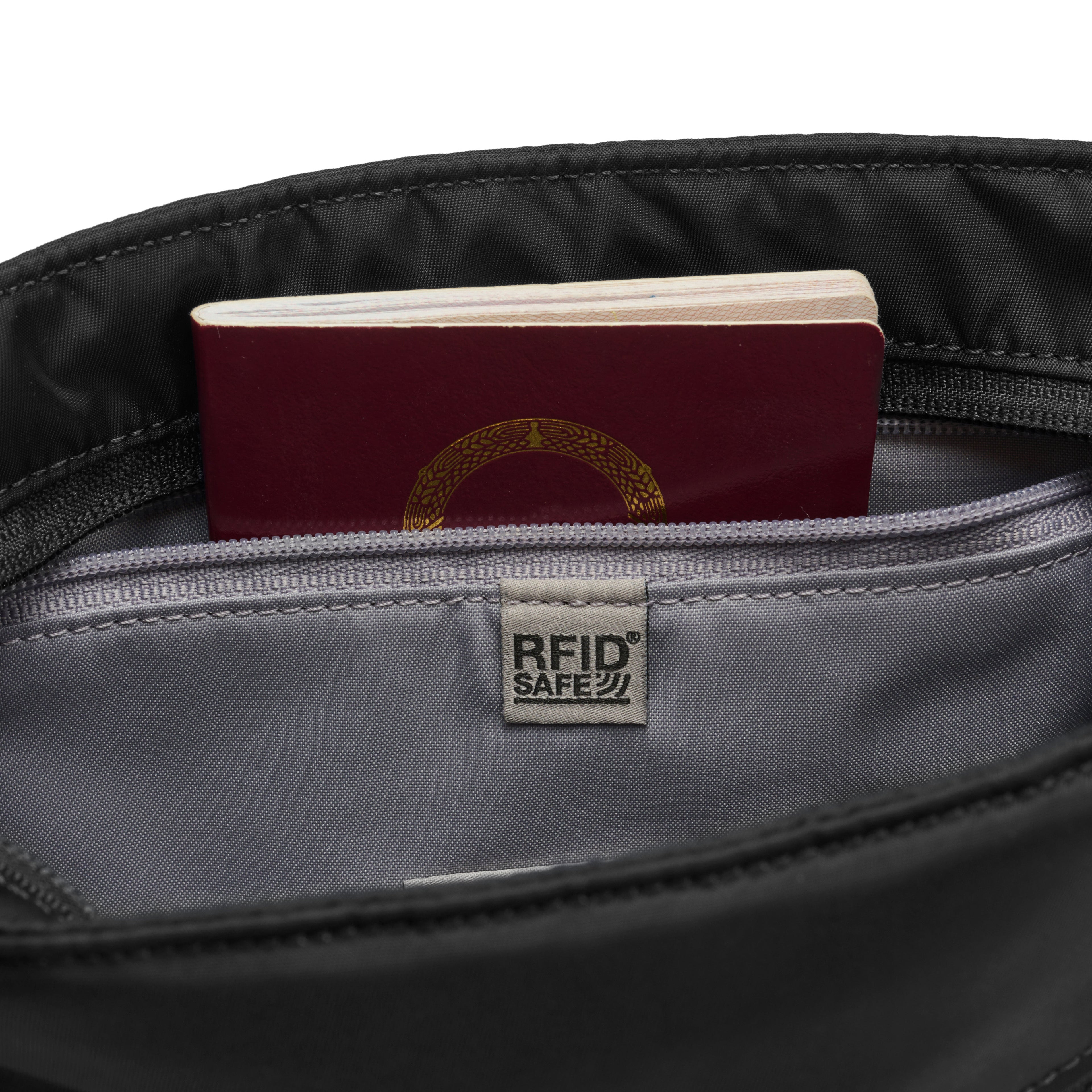 Pacsafe® W 防盜斜孭袋