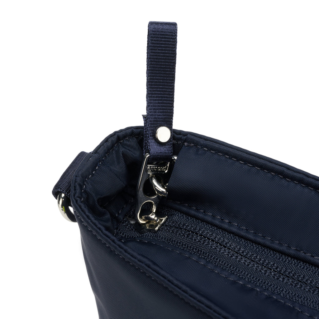 Pacsafe® W 防盜斜孭袋