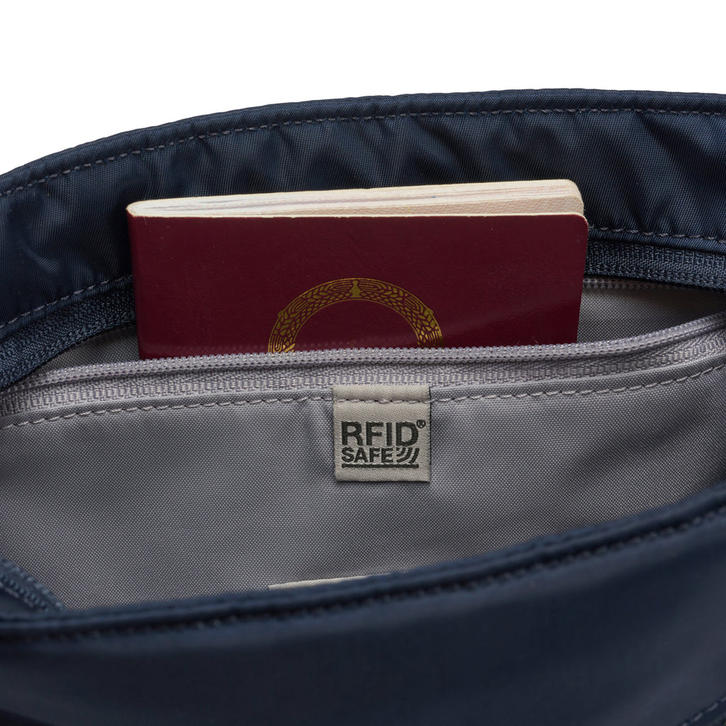 Pacsafe® W 防盜斜孭袋