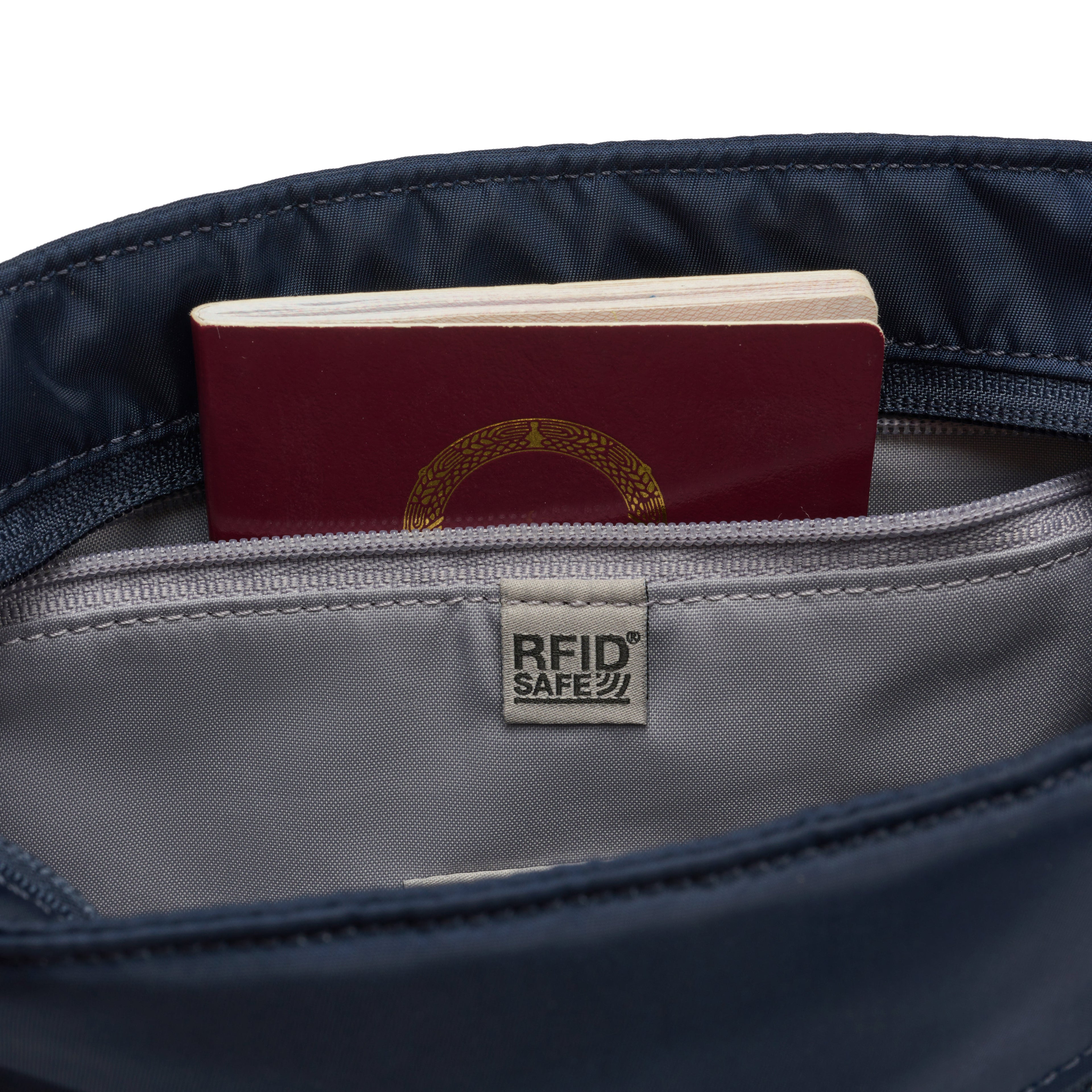 Pacsafe® W 防盜斜孭袋
