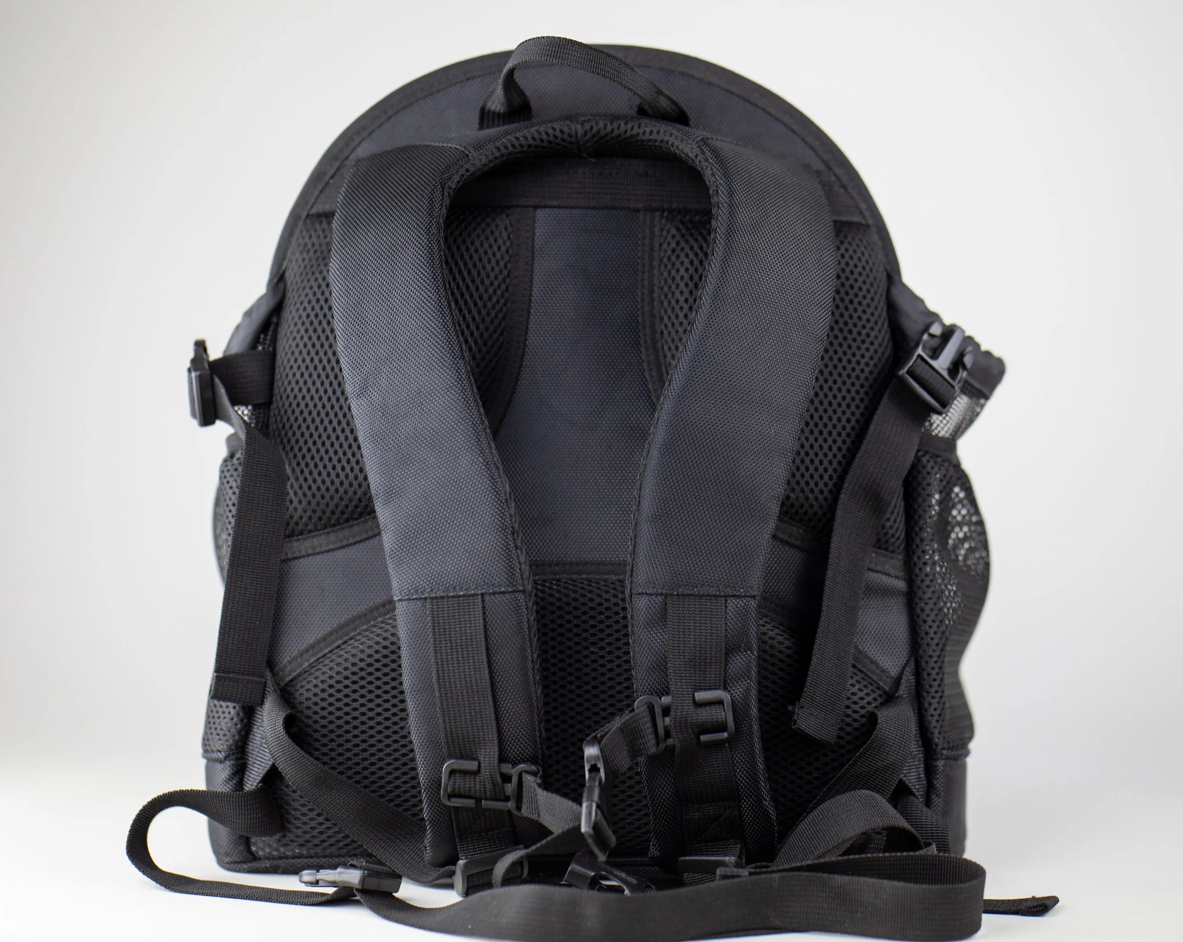 Oskar & Friends Premium Pet Backpack – Secure, Stylish, Travel-Ready