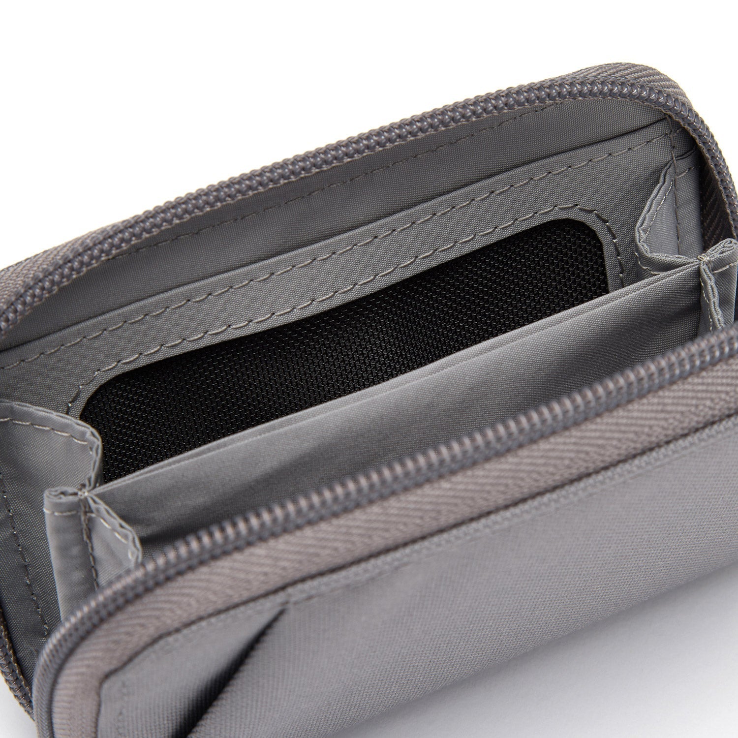 Pacsafe® RFIDsafe® RFID 屏蔽咭片銀包