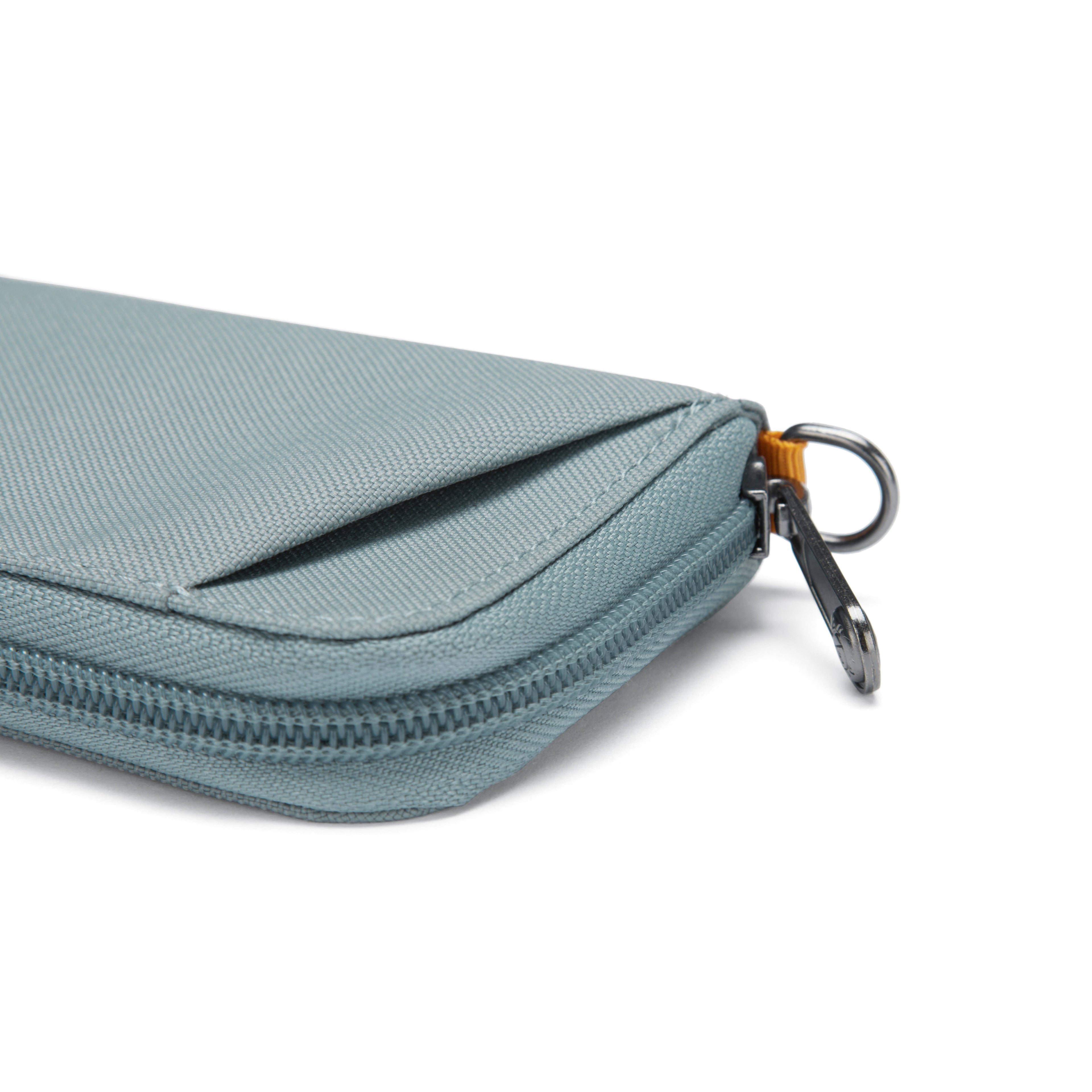 Pacsafe® RFIDsafe® RFID 屏蔽咭片銀包