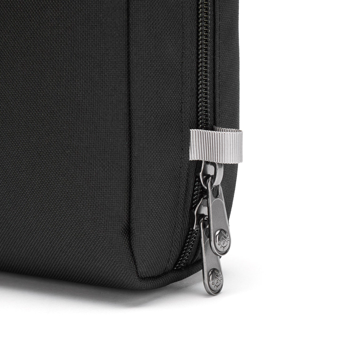 Pacsafe® RFIDsafe® RFID 屏蔽裝備小袋