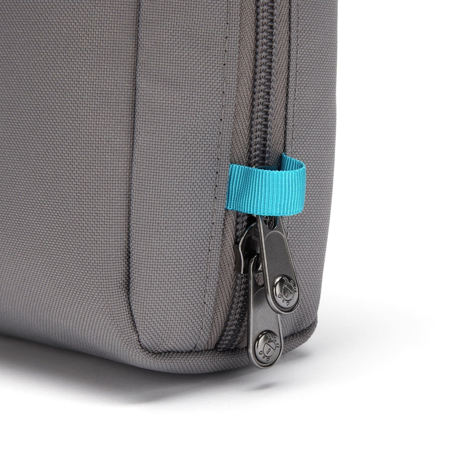 Pacsafe® RFIDsafe® RFID 屏蔽裝備小袋