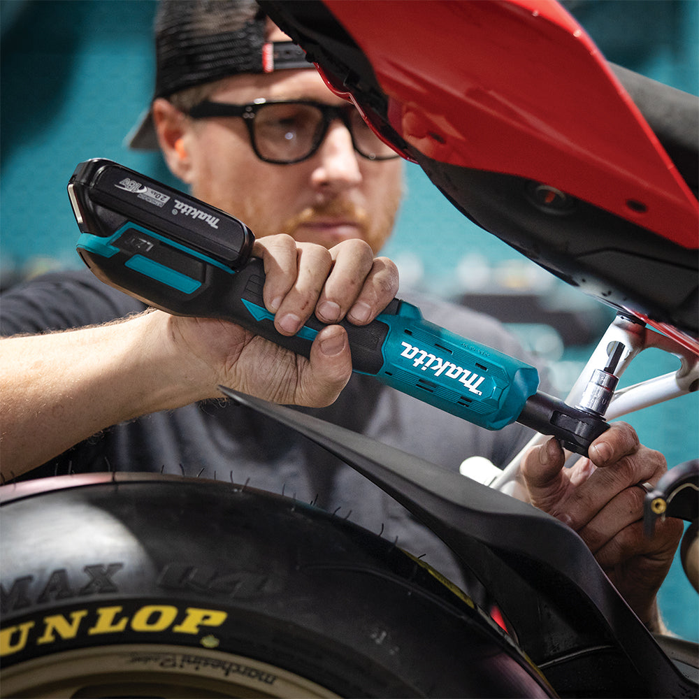 Makita 18V LXT Lithium-Ion Cordless Square Drive Ratchet Kit (2.0Ah), 3/8" + 1/4"