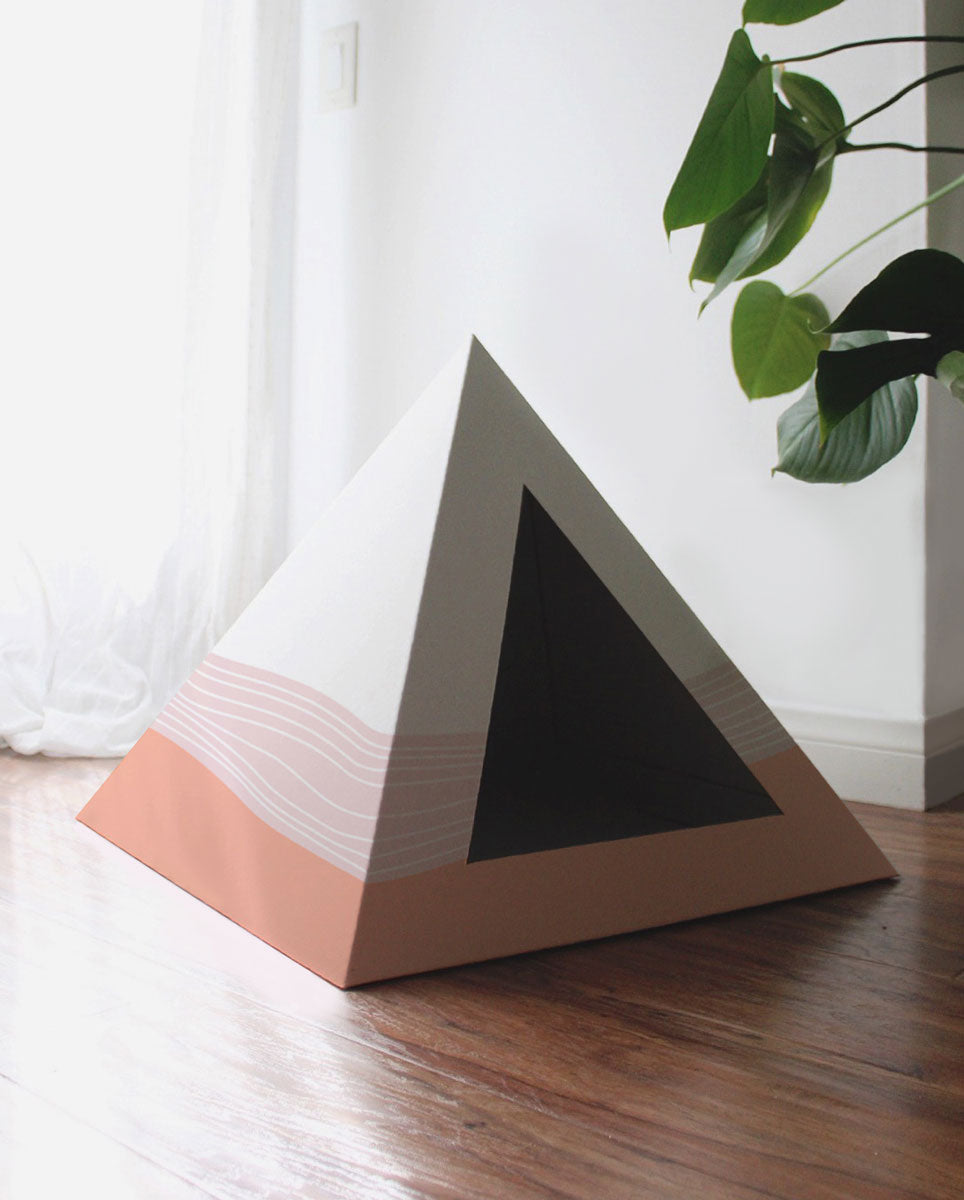 Kitty Kardboard® 'Wavey' Cat Pyramid