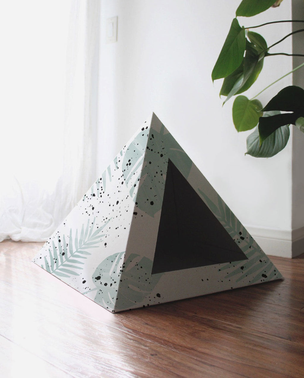 Kitty Kardboard® 'Oasis' Cat Pyramid